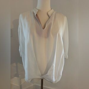 Pink Filosofy brand color white v neck shirt size medium. Great conditions.